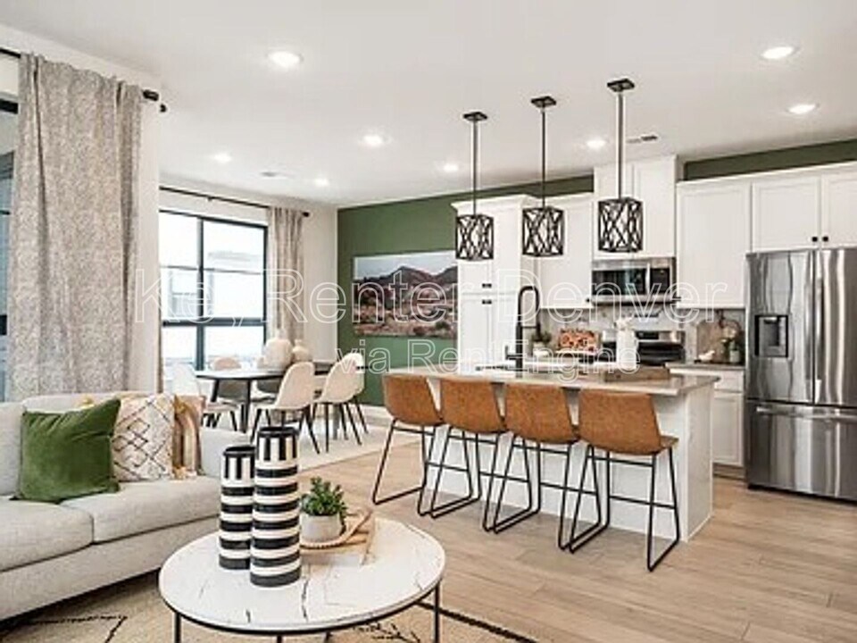 2032 S Holly St in Denver, CO - Building Photo