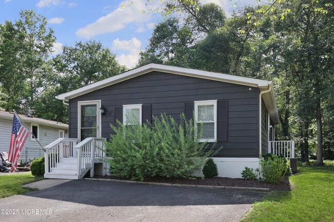 15 Cedar Ct in Englishtown, NJ - Building Photo - Building Photo