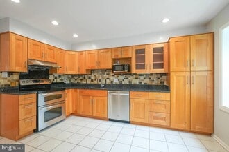 10280 Arizona Cir in Bethesda, MD - Building Photo - Building Photo