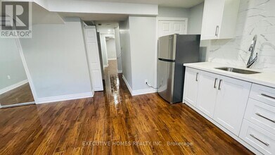 4789 Colombo Crescent in Mississauga, ON - Building Photo - Building Photo