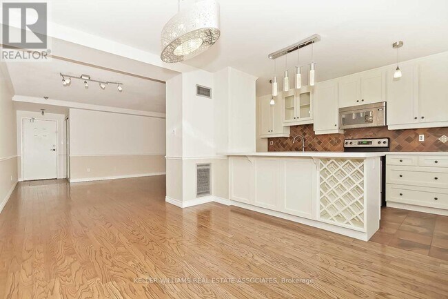 property at 633-1633 Bay St.