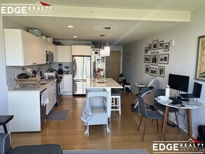 2 Earhart St in Cambridge, MA - Building Photo - Building Photo