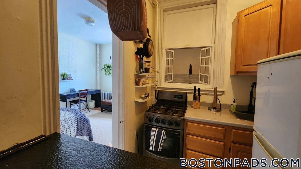 1111 Boylston St in Boston, MA - Building Photo
