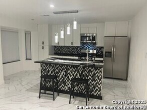6231 Pancho Villa Dr in San Antonio, TX - Building Photo - Building Photo