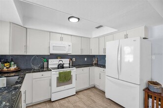 2366 Covington Dr in Clearwater, FL - Building Photo - Building Photo