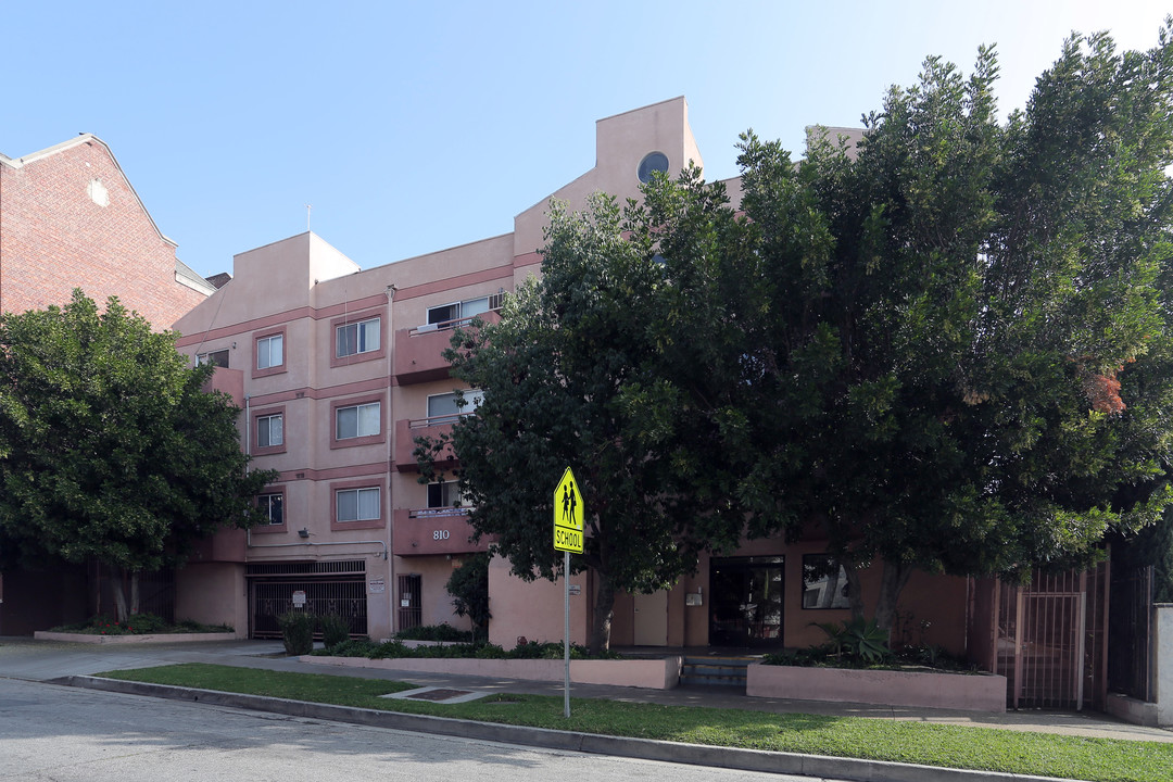 810 Fedora St in Los Angeles, CA - Building Photo