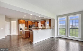 14673 Falconaire Pl in Leesburg, VA - Foto de edificio - Building Photo
