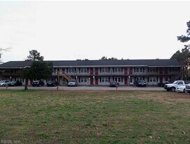 2502 Cedarwood Dr in Gloucester Point, VA - Building Photo