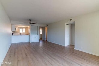 4150 E Cactus Rd in Phoenix, AZ - Building Photo - Building Photo