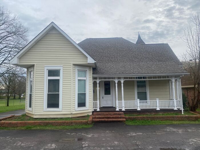 555 N Water Ave in Gallatin, TN - Building Photo