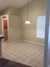 10109 Bay Colony Dr in Bakersfield, CA - Foto de edificio - Building Photo