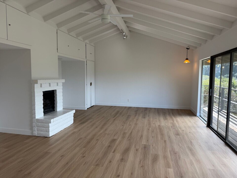 11 Scarlett Rd in Carmel Valley, CA - Building Photo