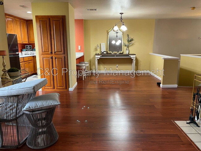 1613 W Swain Rd