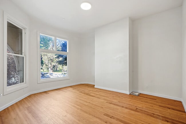 124 Lyon St, Unit 126 in San Francisco, CA - Building Photo - Building Photo