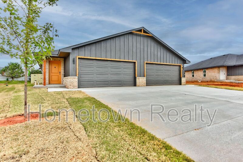405 N Cyn Ter in Mustang, OK - Building Photo