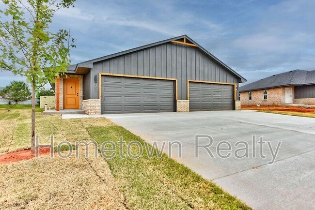 property at 405 N Cyn Ter