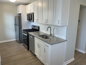 2677 N Lincoln Ave, Unit 3R in Chicago, IL - Building Photo - Building Photo