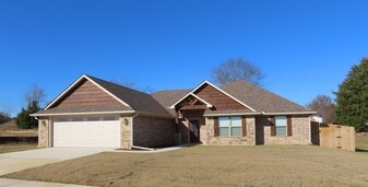 209 Meadow Ln in Lindale, TX - Building Photo