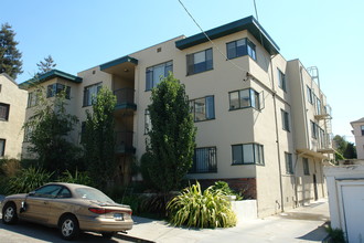 68 Vernon Street Apartments in Oakland, CA - Building Photo - Building Photo