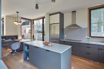 76 Holworthy St in Cambridge, MA - Building Photo - Building Photo