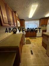 1010 Burnt Chimney Rd in Campobello, SC - Building Photo - Building Photo