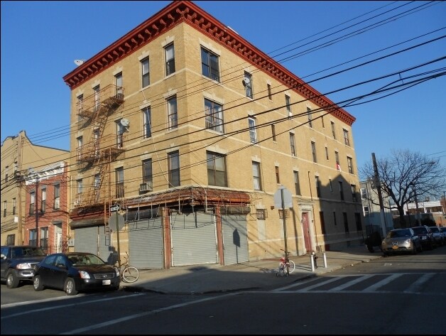 903 35th Ave in Long Island City, NY - Foto de edificio