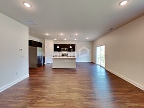 310 Willow Ln in Dallas, GA - Foto de edificio - Building Photo