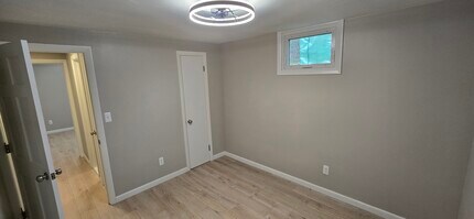 895 Warrenville Rd in Mansfield, CT - Building Photo - Building Photo