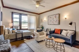 1367 E 53rd St, Unit 201 in Chicago, IL - Building Photo - Building Photo