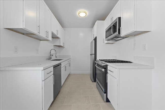 2464 Penmar Ave in Los Angeles, CA - Building Photo - Building Photo