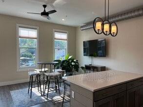 257 Haywood Rd in Asheville, NC - Building Photo - Building Photo