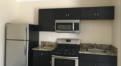 7316 White Oak Ave, Unit Luxury Studio in Van Nuys, CA - Building Photo - Building Photo