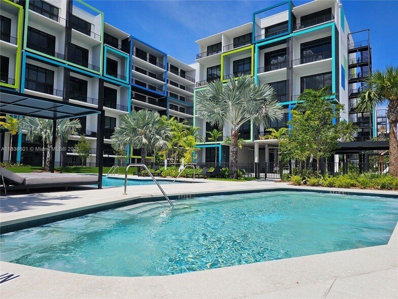 4400 Sunrise Blvd, Unit T1 in Plantation, FL - Building Photo