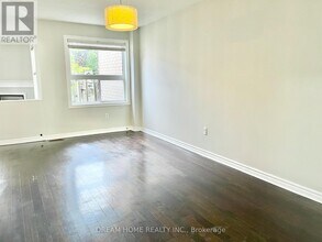 137 Kimono Crescent in Richmond Hill, ON - Building Photo - Building Photo