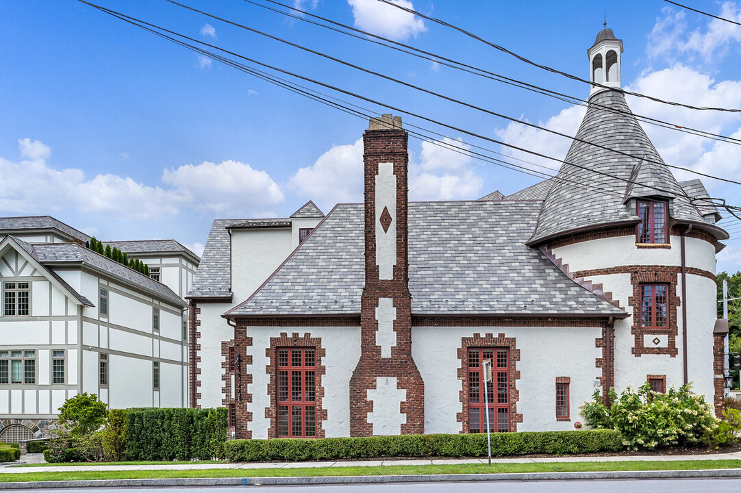 2 Weaver St in Scarsdale, NY - Building Photo