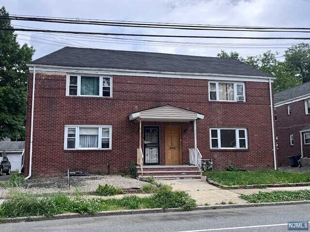 138 Midland Pl in Newark, NJ - Foto de edificio