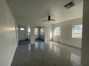 303 S L St, Unit 303 in Lake Worth Beach, FL - Building Photo - Building Photo