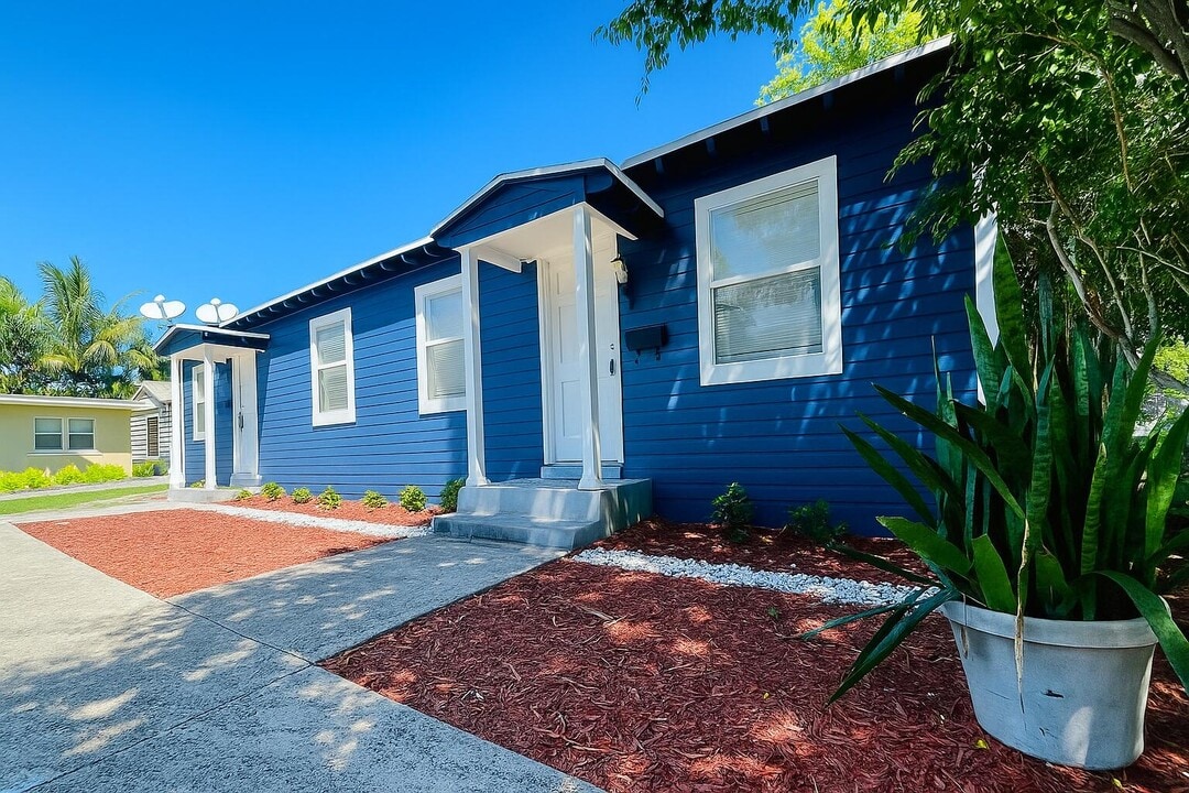 517 Kanuga Dr in West Palm Beach, FL - Foto de edificio