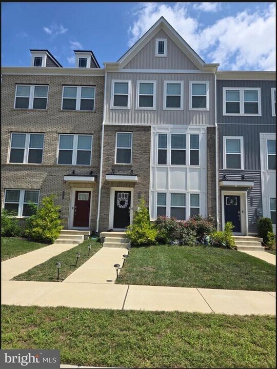 6960 Farragut Dr in Bryans Road, MD - Building Photo