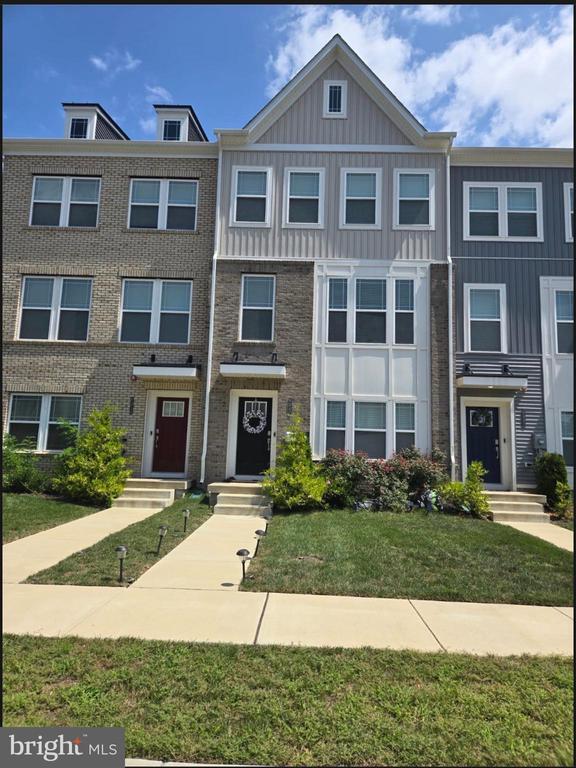 property at 6960 Farragut Dr