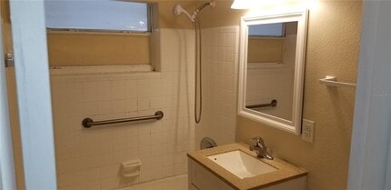 516 N Wellington Dr in Deltona, FL - Building Photo - Building Photo