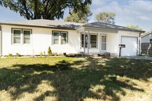 3541 S Southwood Dr in Wichita, KS - Building Photo