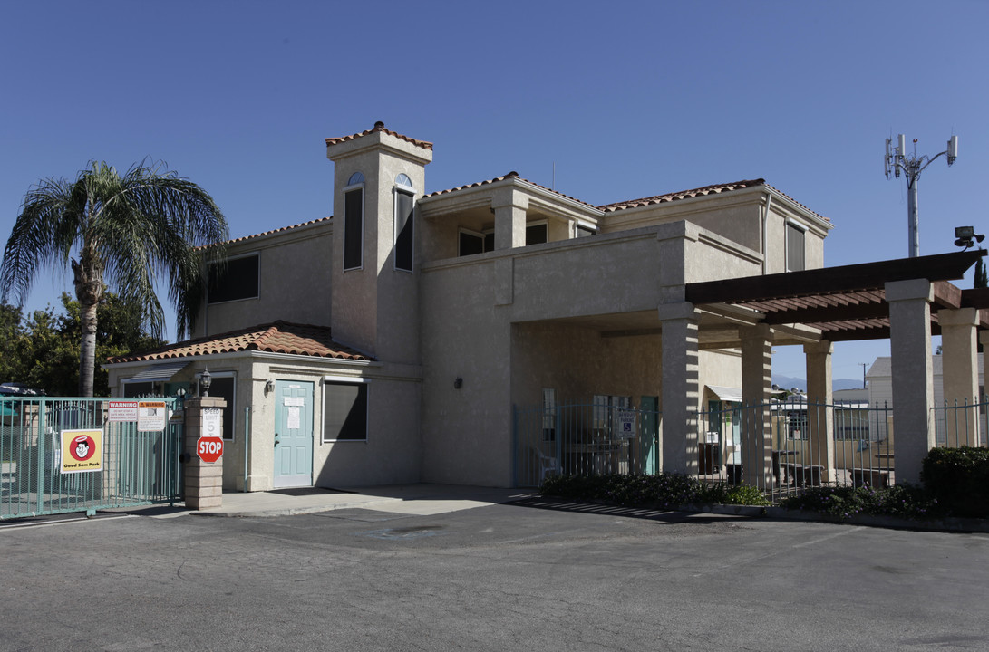 Terrace Village RV Park in Grand Terrace, CA - Foto de edificio