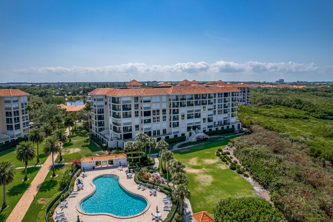 Dolphin Cay Bermuda Building in St. Petersburg, FL - Foto de edificio - Building Photo