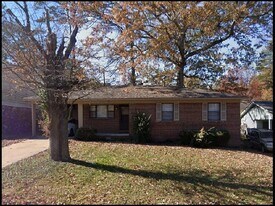 2518 Vancouver Dr in Little Rock, AR - Building Photo