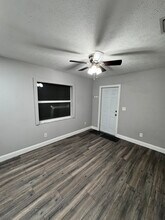 7724 Brettonwood Dr, Unit 2 in Tampa, FL - Building Photo - Building Photo