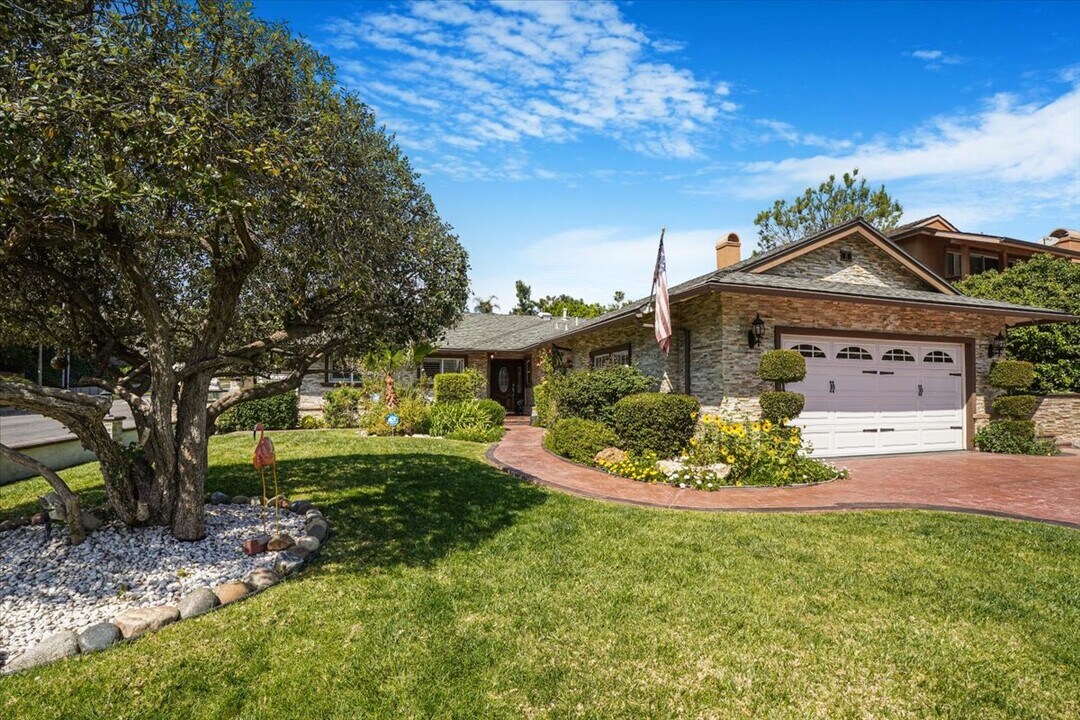 12601 El Oro Way in Los Angeles, CA - Building Photo