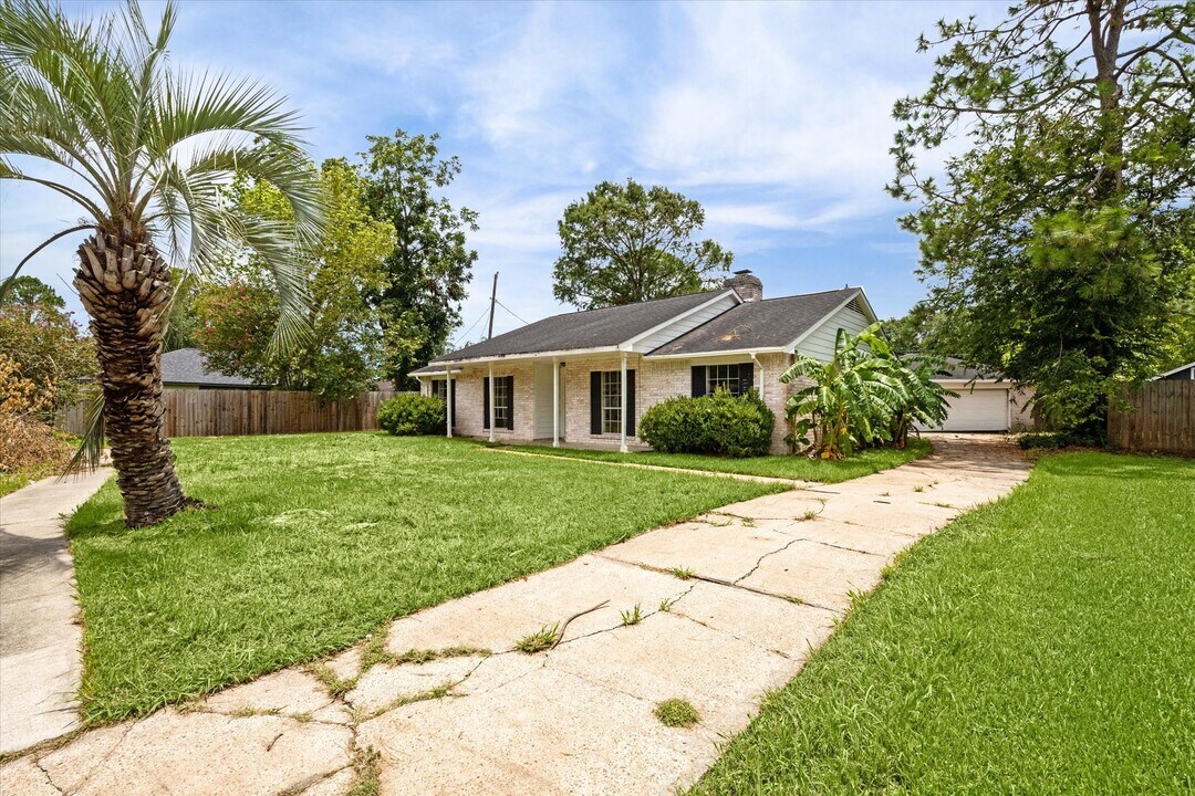 503 Mary Ann Dr in Friendswood, TX - Building Photo