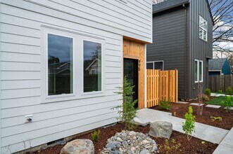 996 NE 70th Ave in Portland, OR - Building Photo - Building Photo