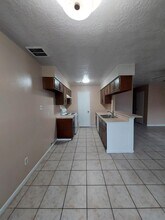 13433 Castilian Dr in Houston, TX - Foto de edificio - Building Photo